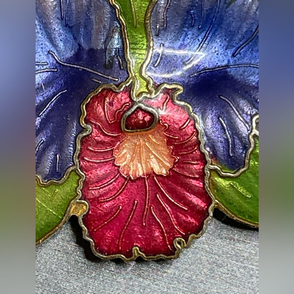 Cloisonné Orchid Flower Periwinkle & Pinks Gold Tone 3D Vintage 2” Brooch - Picture 4 of 14